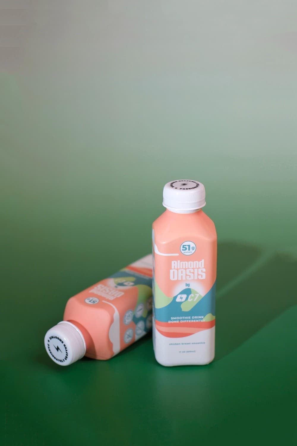 Almond Oasis smoothie — 500ml bottle